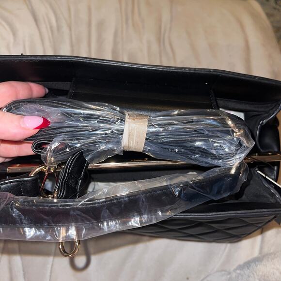 Badgley Mischka Quilted Mini Tote Crossbody Bag Black New With Tags - Picture 6 of 8